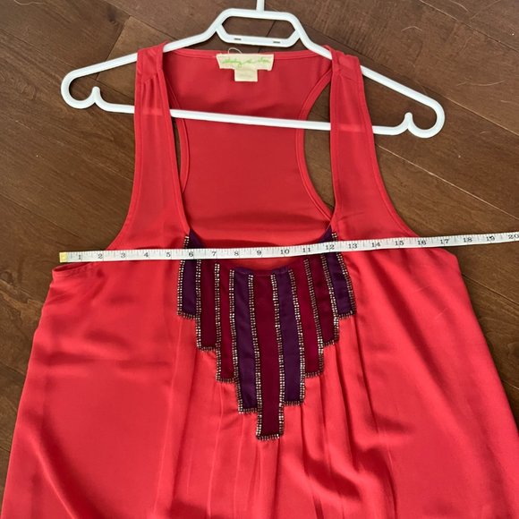 Sleeveless sheer blouse with beaded pattern at neck - Picture 5 of 6